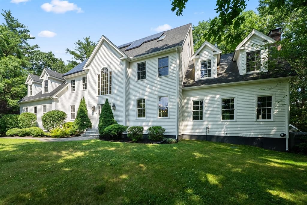 23 Falcon Ridge Dr, Hopkinton MA 01748