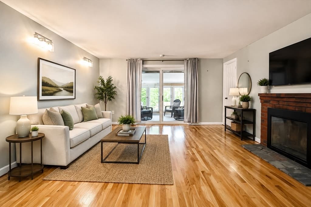 9 Champlain Dr., Hudson MA 01749