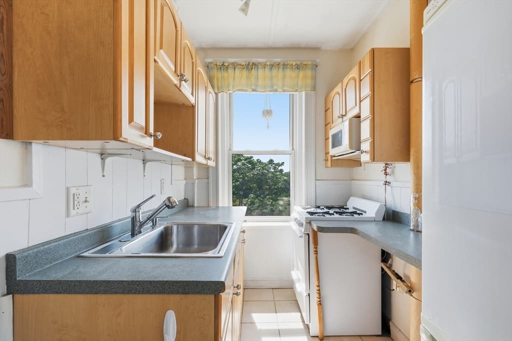 Condominium at 131 Park Drive # 44, Boston MA 02215, Boston, photo 14 of 19