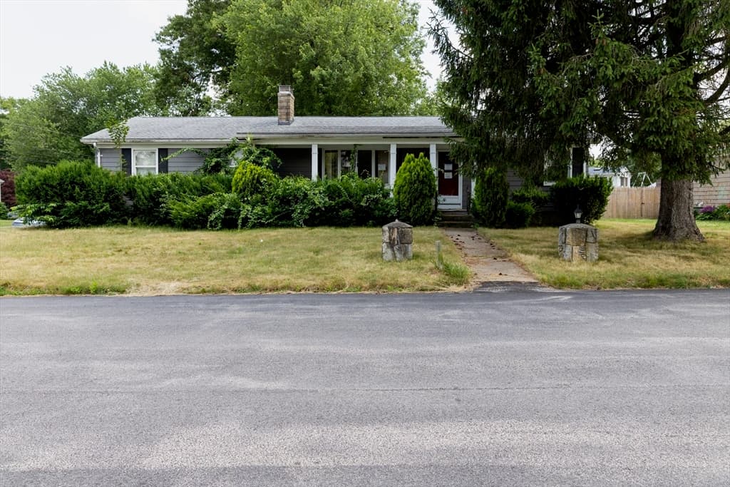 12 Cypress Dr, Smithfield RI 02917