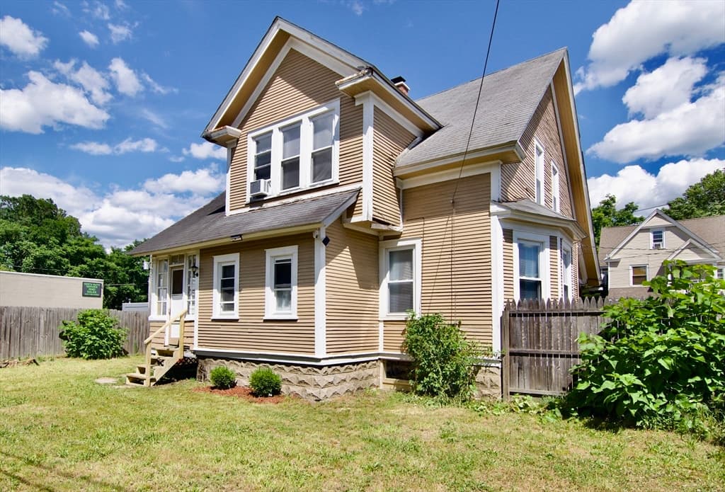 Single Family Residence at 16 Amity Ct, Springfield MA 01108, Springfield, photo 2 of 42