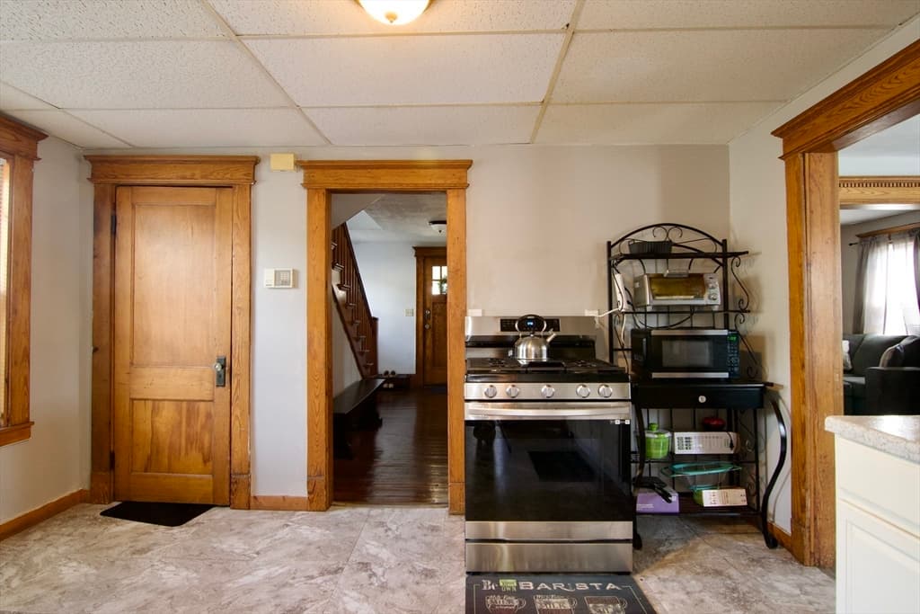 Single Family Residence at 16 Amity Ct, Springfield MA 01108, Springfield, photo 20 of 42