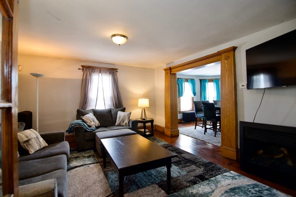Single Family Residence at 16 Amity Ct, Springfield MA 01108, Springfield, photo 9 of 42