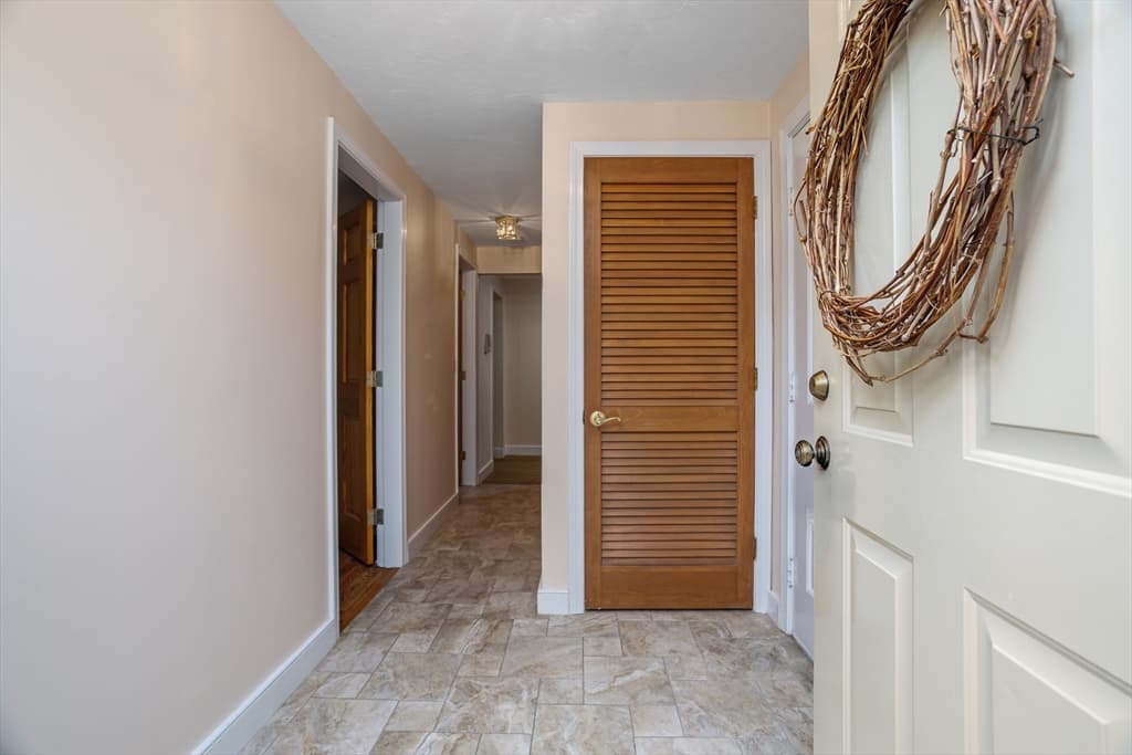 212 Ridgefield Cir # 212B, Clinton MA 01510 photo 2