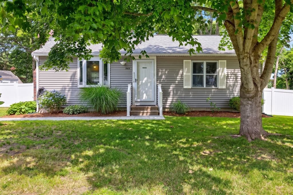 545 Lincoln Rd Ext, Barnstable MA 02601 photo 3