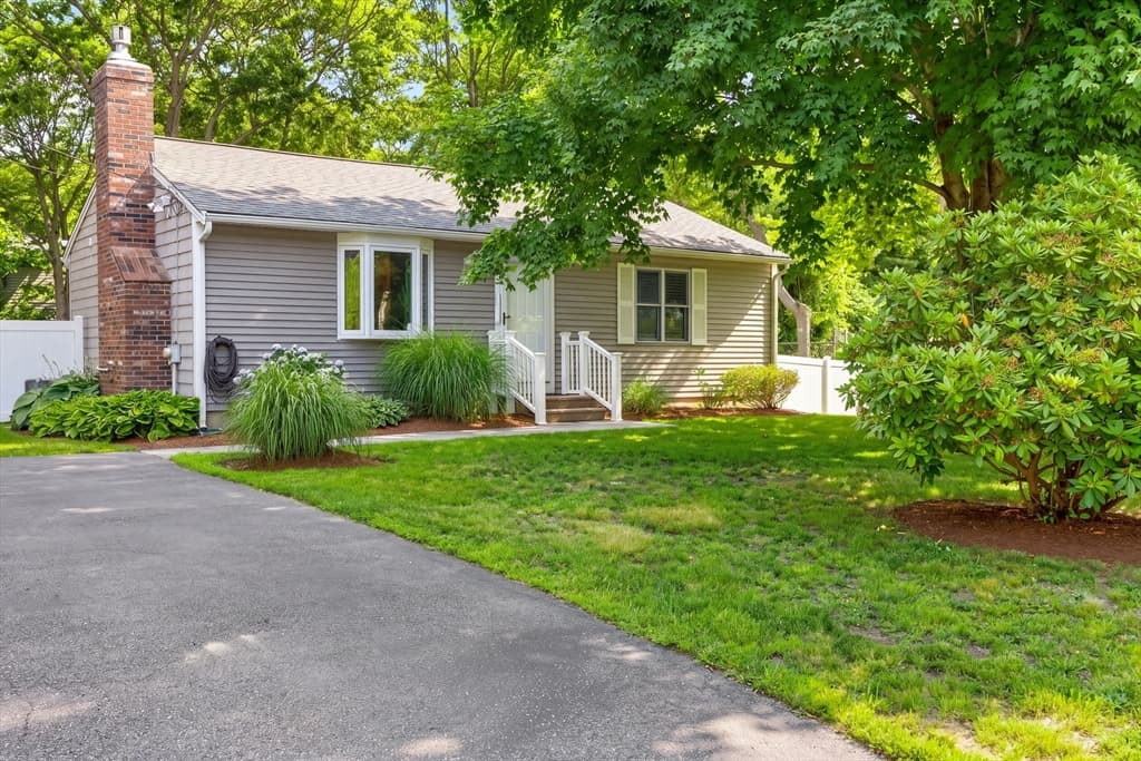 545 Lincoln Rd Ext, Barnstable MA 02601