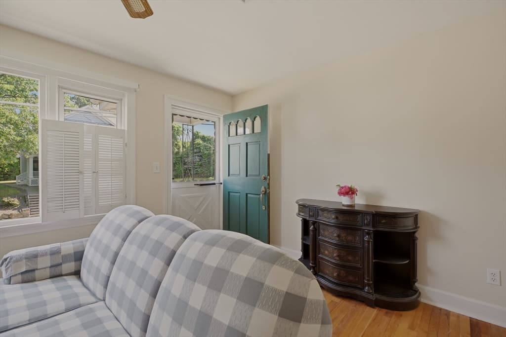 Single Family Residence at 1443 Bedford St, Fall River MA 02723, photo 5 of 34