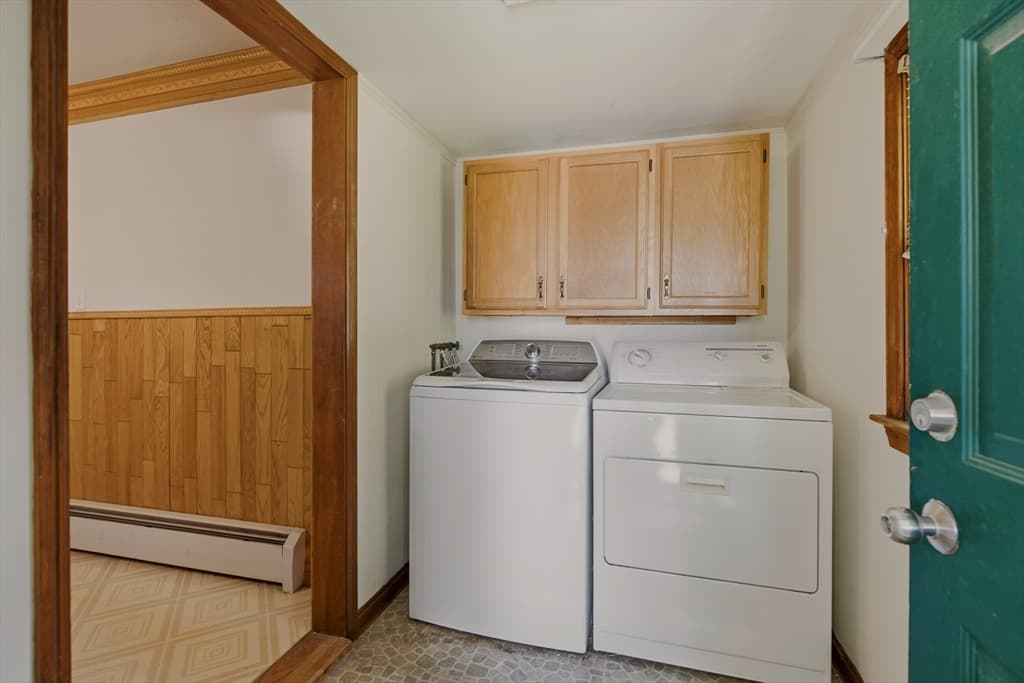 Single Family Residence at 1443 Bedford St, Fall River MA 02723, photo 10 of 34