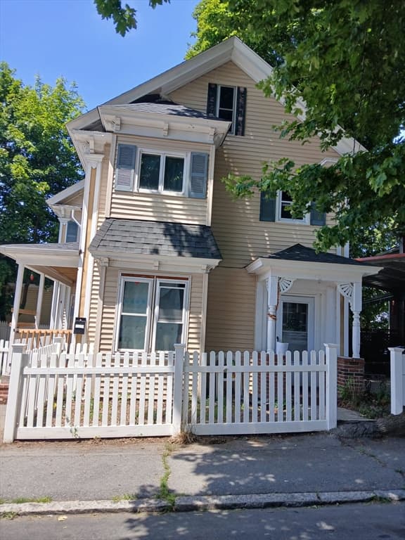 76 Fremont St, Lowell MA 01850 photo 3