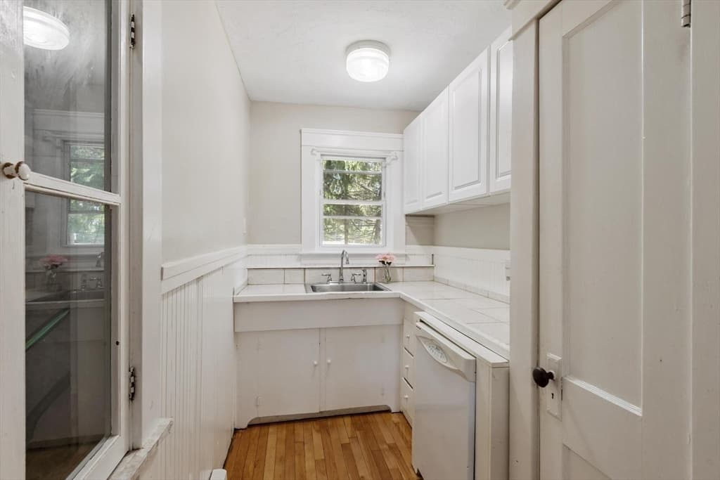 Single Family Residence at 10 Birch Ave, Holden MA 01520, Holden, photo 15 of 42