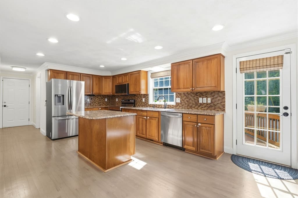 98 Park Ave, Wilmington MA 01887 photo 4