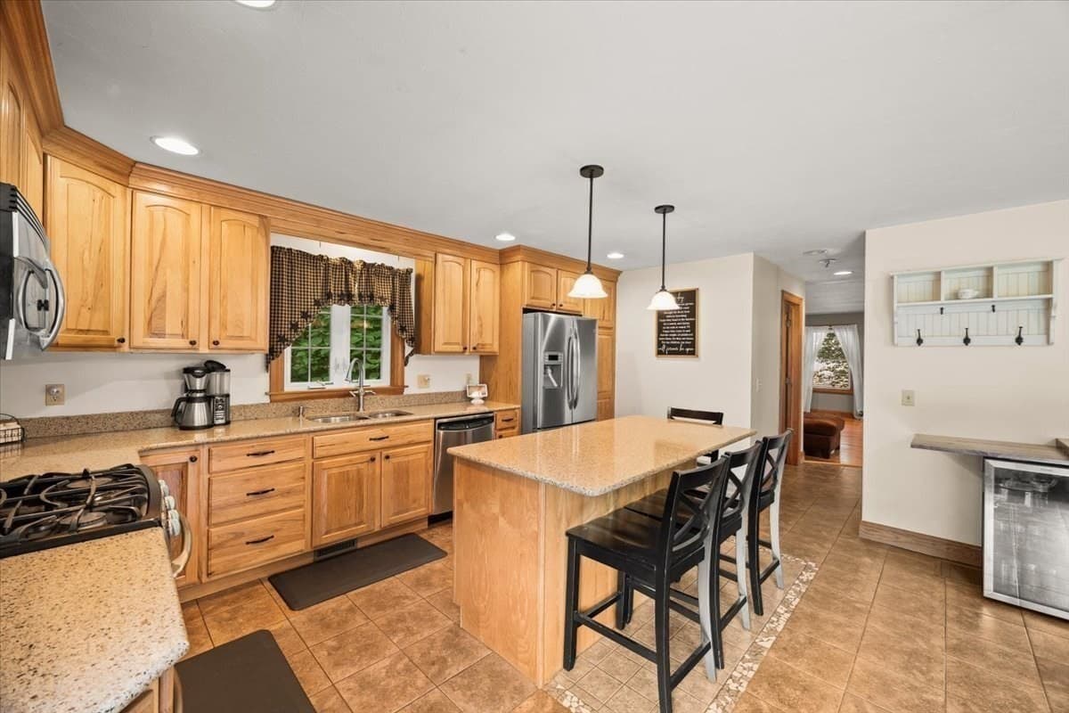 Single Family Residence at 20 Worcester Street, Taunton MA 02780, photo 6 of 42