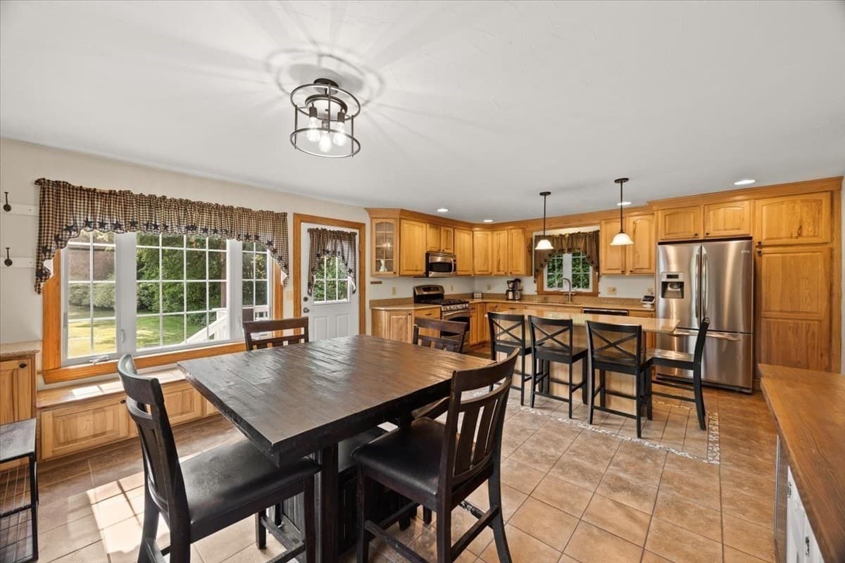 Single Family Residence at 20 Worcester Street, Taunton MA 02780, photo 8 of 42