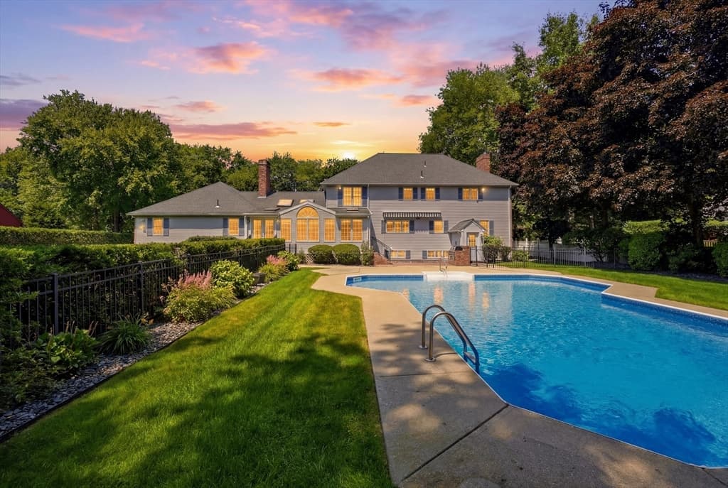 1051 Converse St, Longmeadow MA 01106