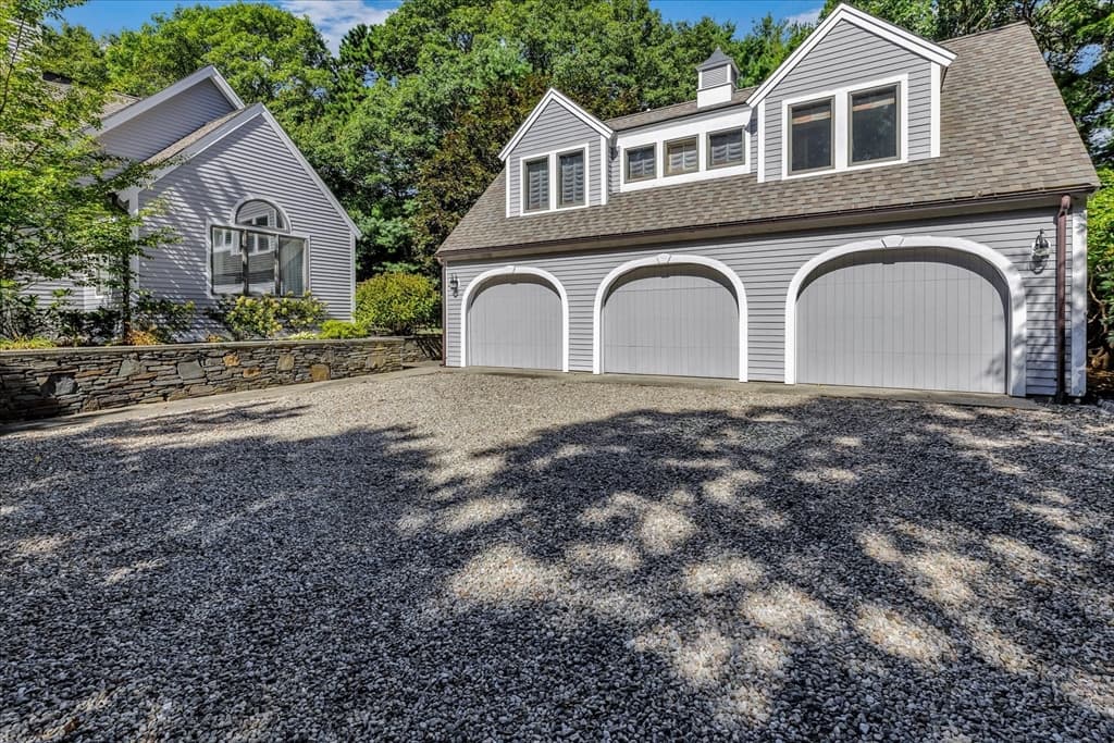 100 The Paddock Cir, Mashpee MA 02649 photo 2