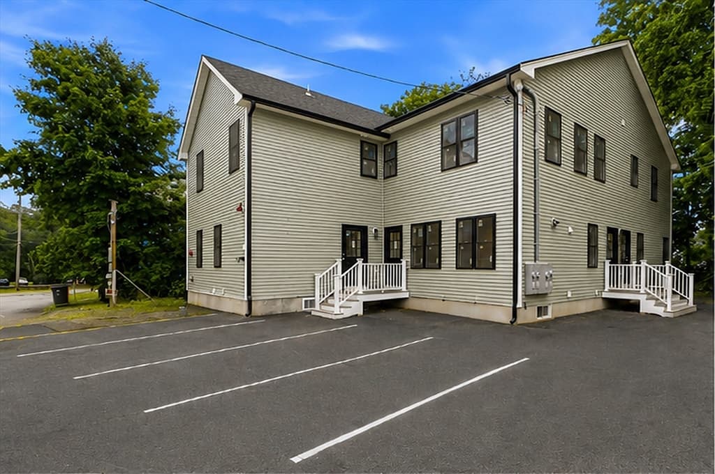 4 Mayhew St, Framingham MA 01702