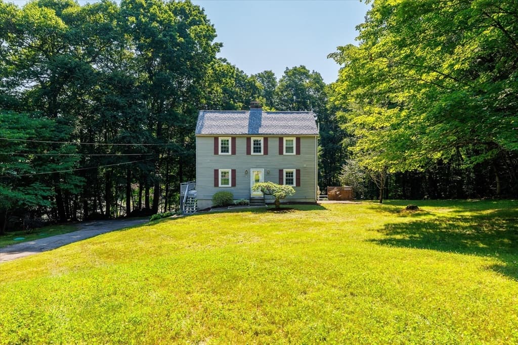 37 Breakneck Rd, Sturbridge MA 01566