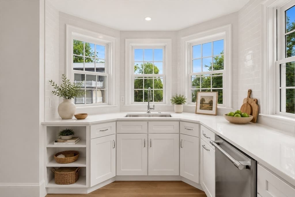 Condominium at 66 Pleasant Street # 2, Marblehead MA 01945, Marblehead, photo 12 of 31