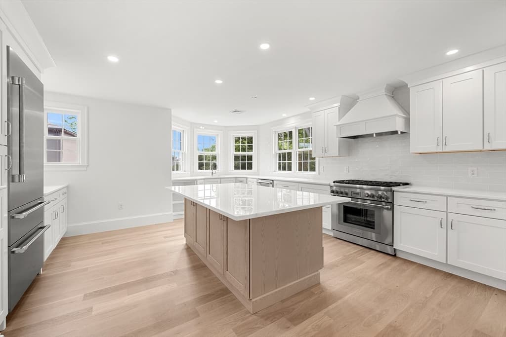Condominium at 66 Pleasant Street # 2, Marblehead MA 01945, Marblehead, photo 10 of 31