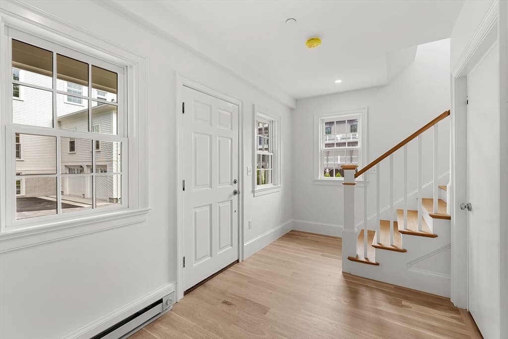 Condominium at 66 Pleasant Street # 2, Marblehead MA 01945, Marblehead, photo 4 of 31