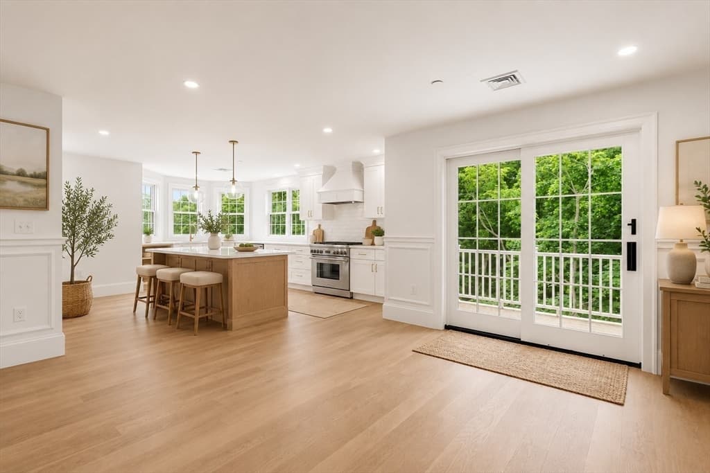 Condominium at 66 Pleasant Street # 2, Marblehead MA 01945, Marblehead, photo 8 of 31
