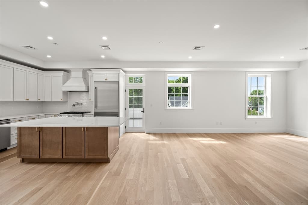 Condominium at 64 Pleasant Street # B, Marblehead MA 01945, Marblehead, photo 2 of 37