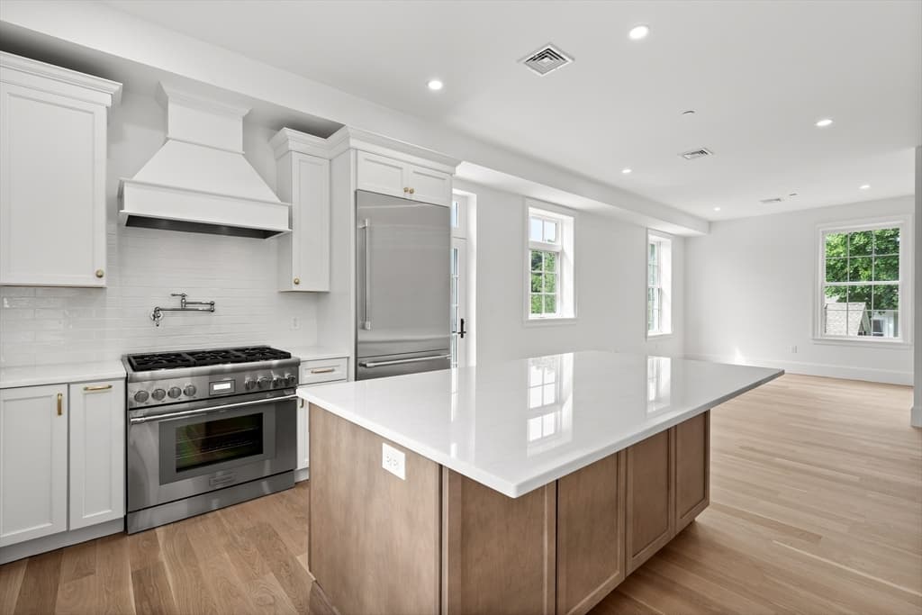 Condominium at 64 Pleasant Street # B, Marblehead MA 01945, Marblehead, photo 9 of 37