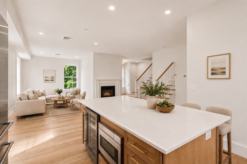 Condominium at 64 Pleasant Street # B, Marblehead MA 01945, Marblehead, photo 10 of 37