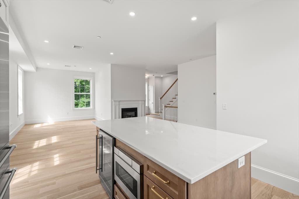 Condominium at 64 Pleasant Street # B, Marblehead MA 01945, Marblehead, photo 11 of 37