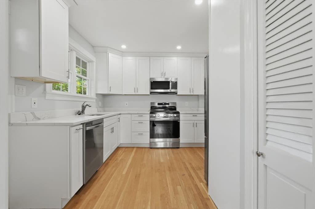 190 Manomet St, Brockton MA 02301 photo 15