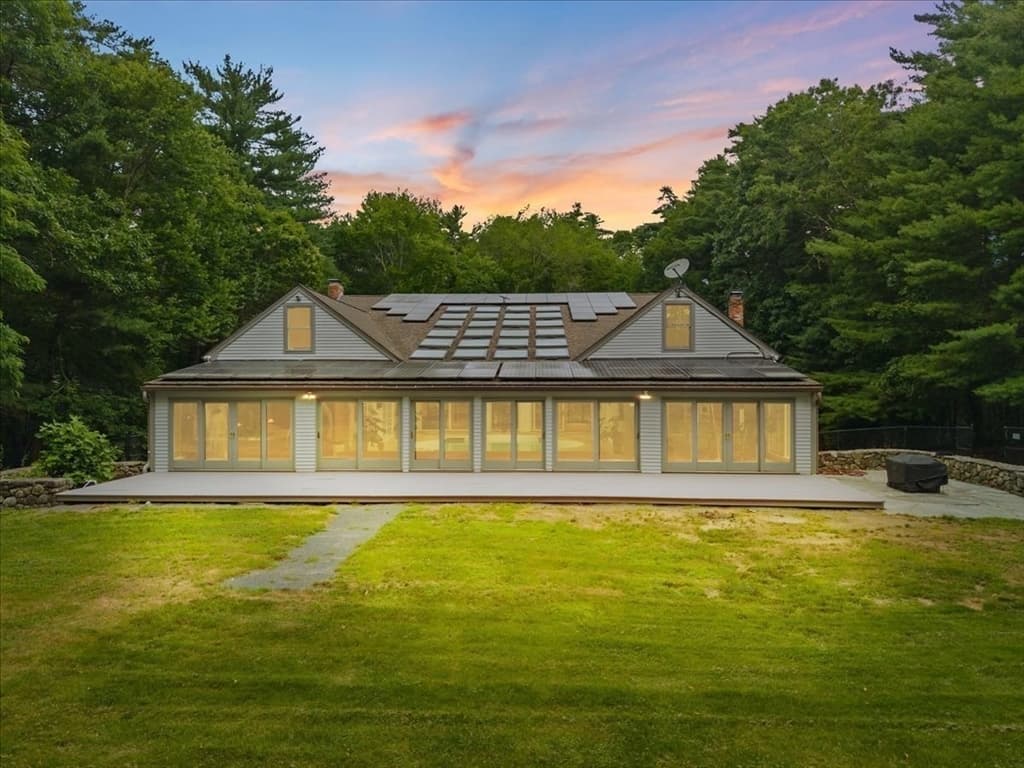 10 Kathy Ln, East Bridgewater MA 02333