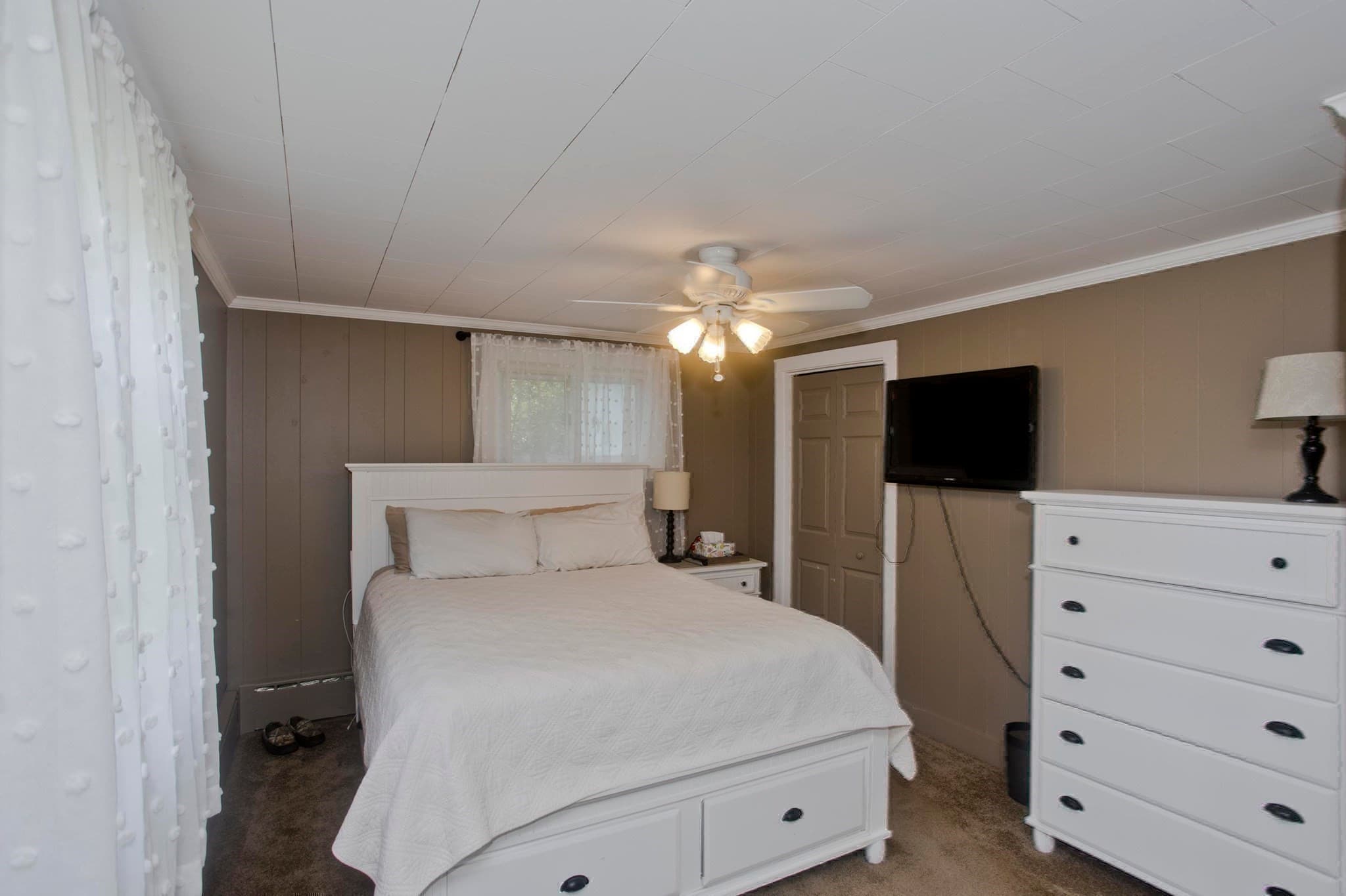 Single Family Residence at 35 Pinehurst St, Westfield MA 01085, photo 16 of 37