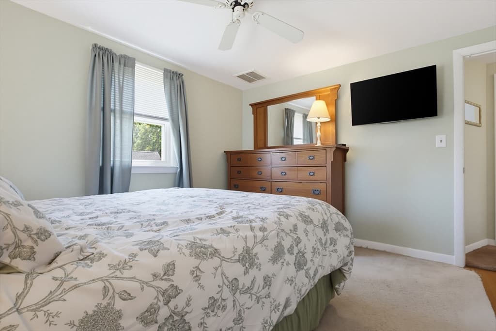 433 Pearse Road, Swansea MA 02777 photo 17