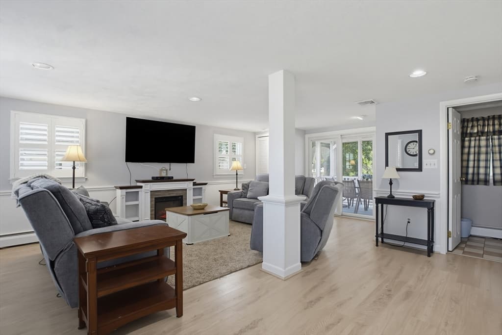 433 Pearse Road, Swansea MA 02777 photo 9