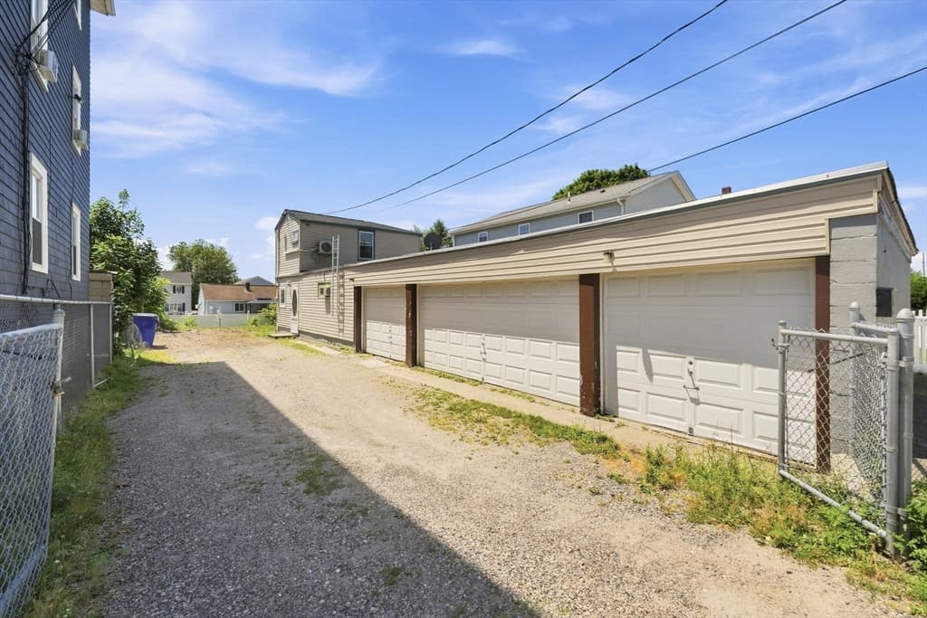 415 Anthony St, Fall River MA 02720
