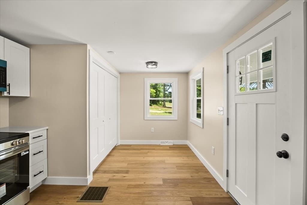 521 Marys Pond Rd, Rochester MA 02770 photo 4