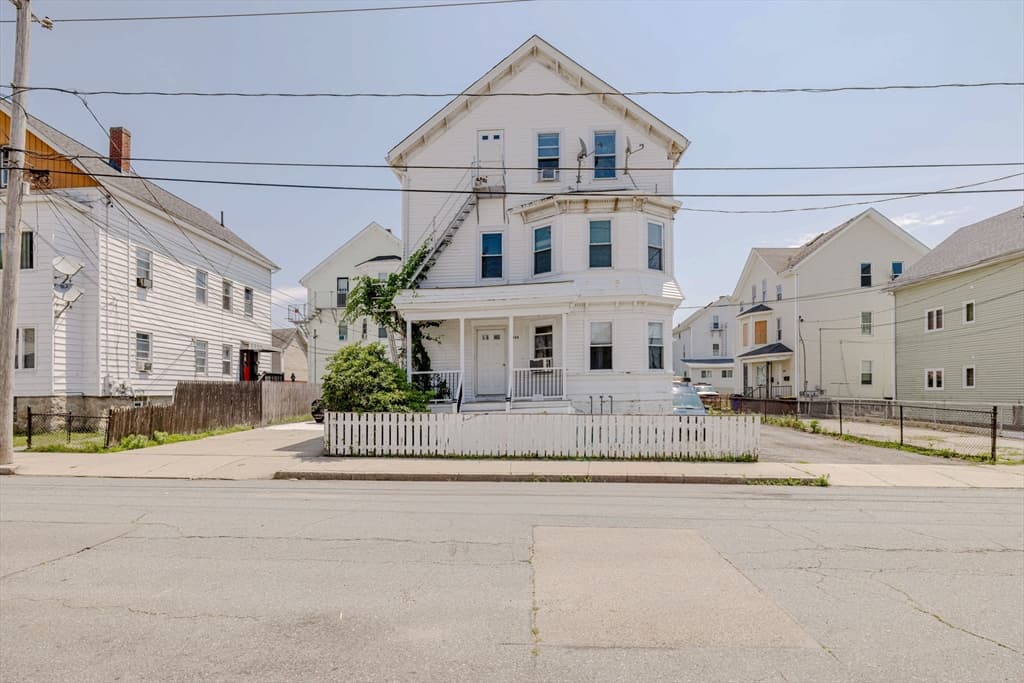 154 Mott St, Fall River MA 02721