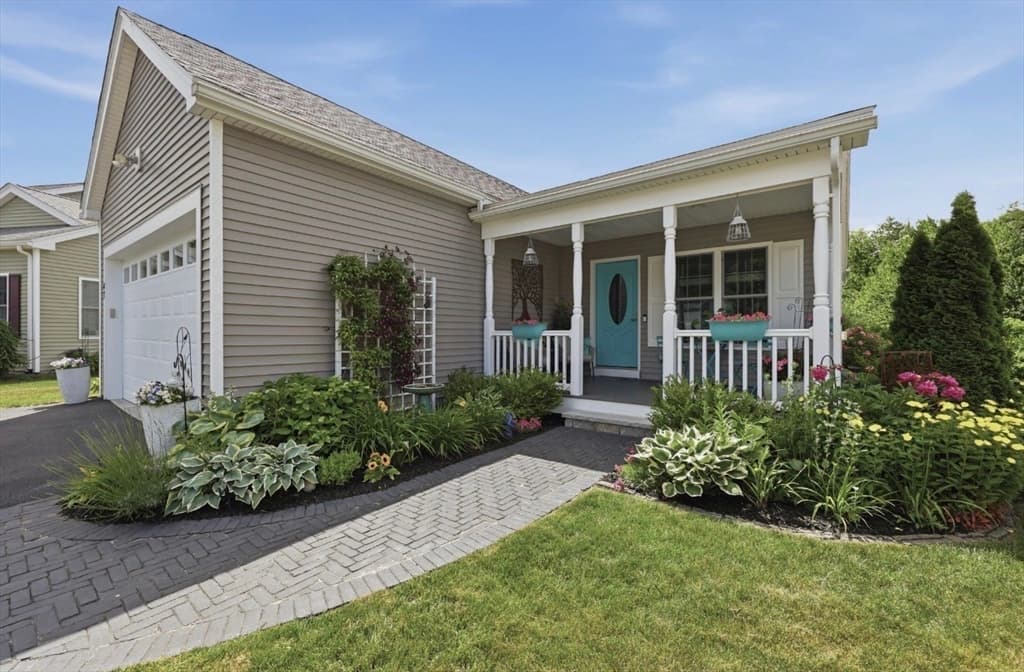 47 Hyde Park Circle # 47, Uxbridge MA 01569