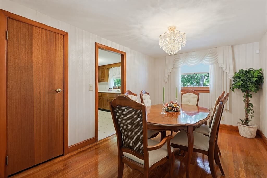 11 Preston St, Wakefield MA 01880