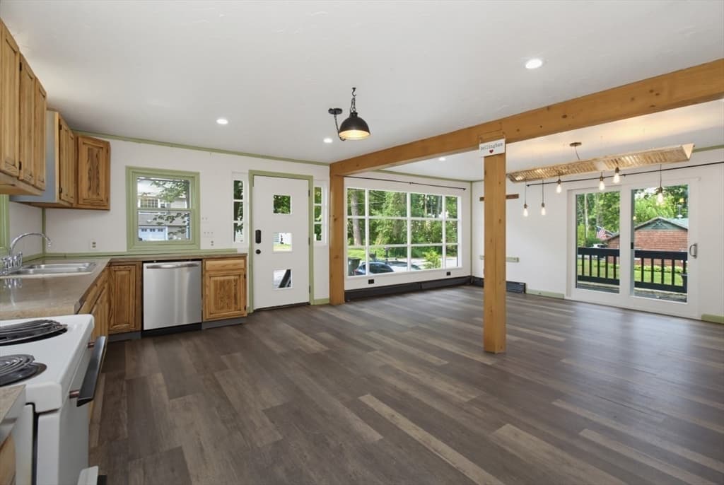 Single Family Residence at 71 Box Pond Dr, Bellingham MA 02019, Bellingham, photo 2 of 29