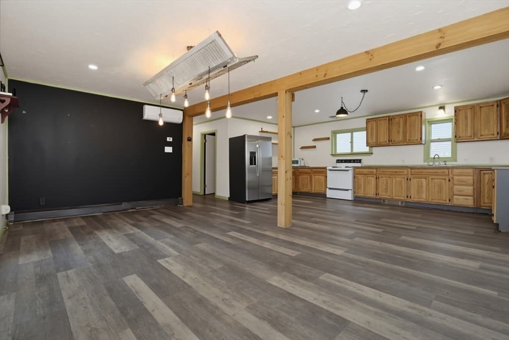 Single Family Residence at 71 Box Pond Dr, Bellingham MA 02019, Bellingham, photo 6 of 29