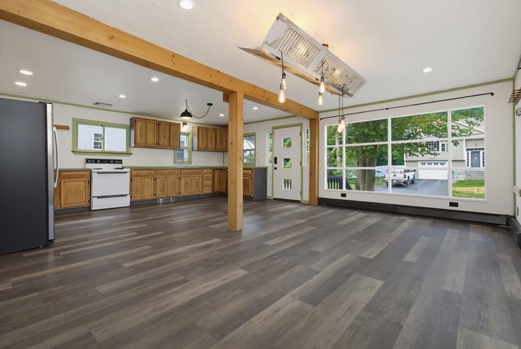 Single Family Residence at 71 Box Pond Dr, Bellingham MA 02019, Bellingham, photo 7 of 29