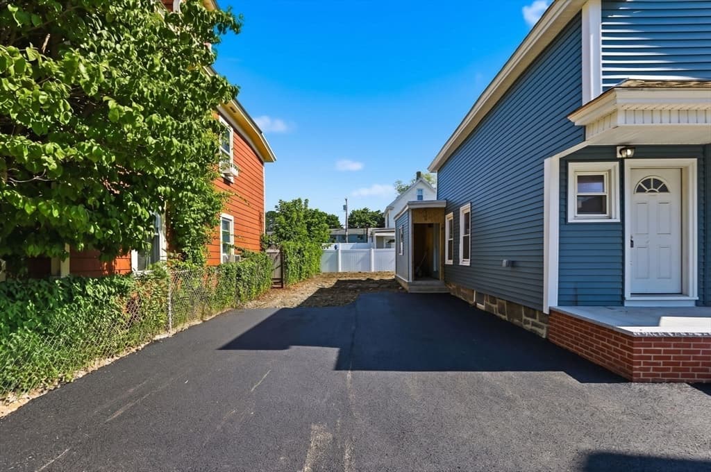 37 Campaw St, Lowell MA 01850 photo 3