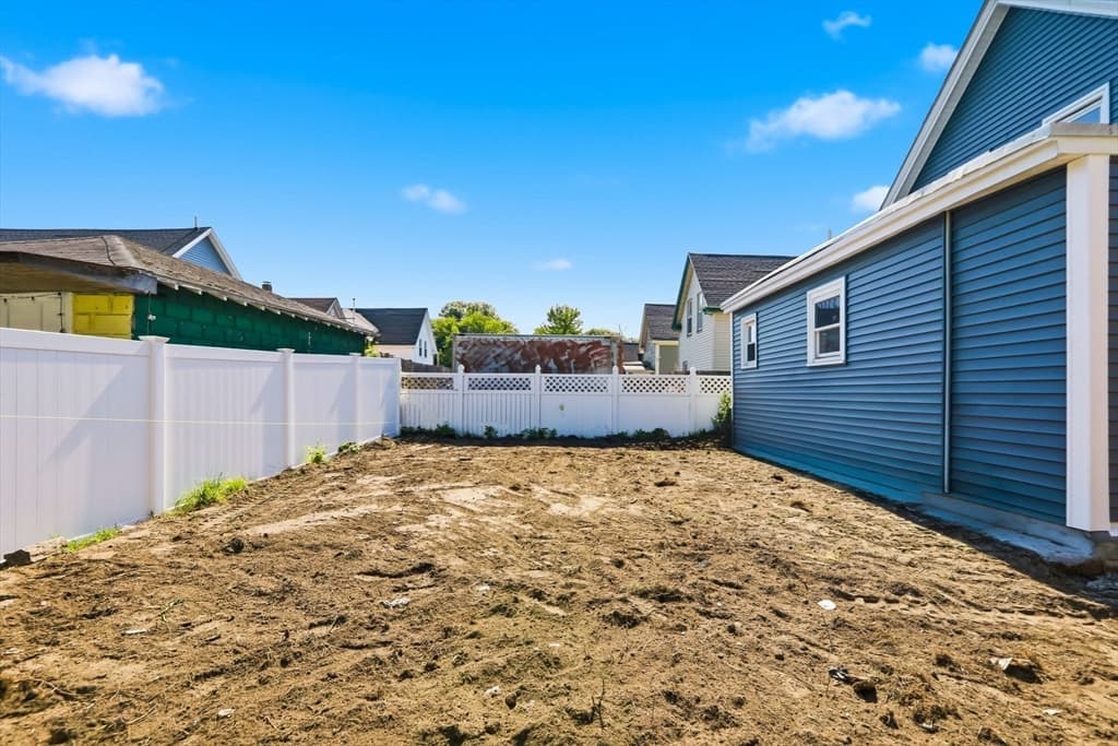 37 Campaw St, Lowell MA 01850 photo 36
