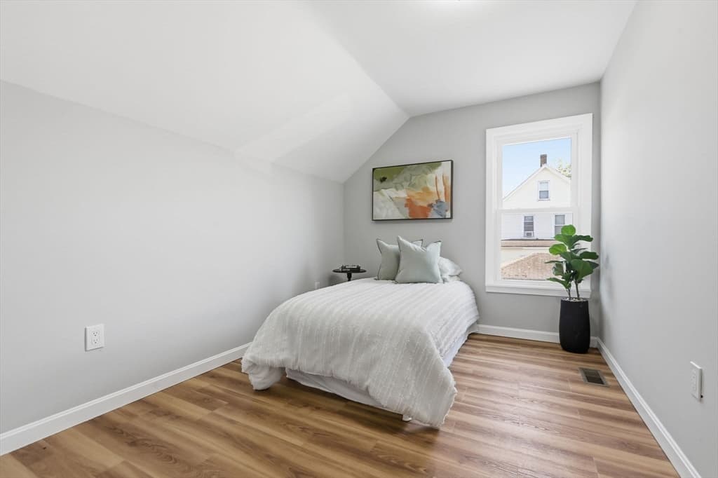 37 Campaw St, Lowell MA 01850 photo 32