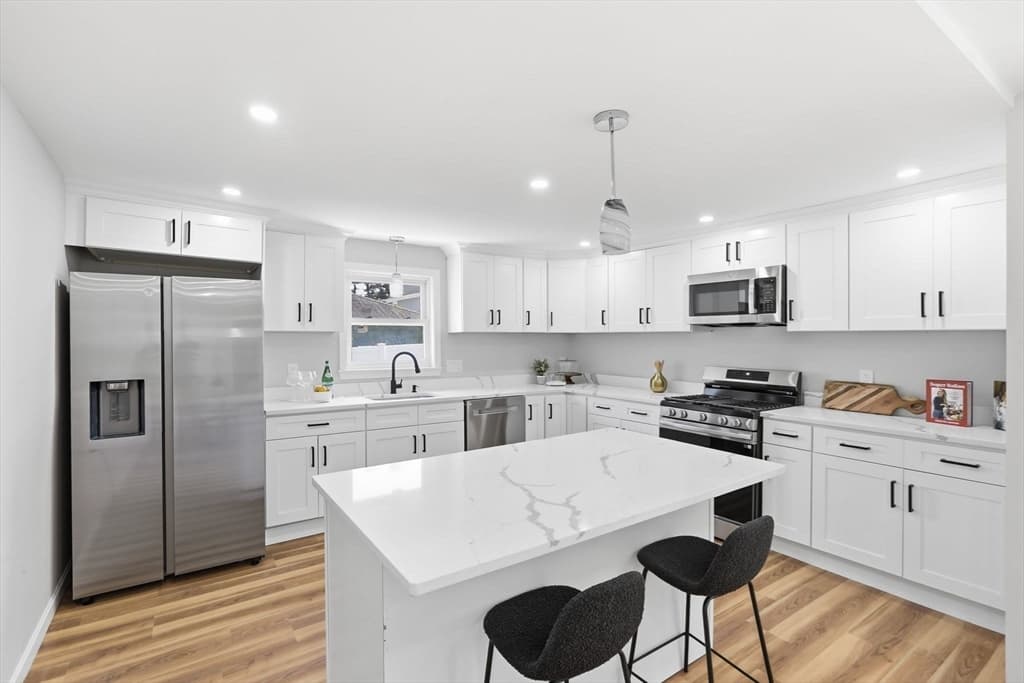 37 Campaw St, Lowell MA 01850 photo 20