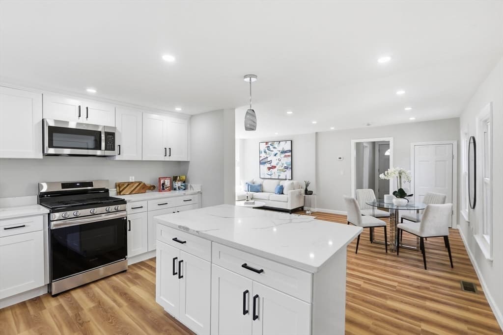 37 Campaw St, Lowell MA 01850 photo 24