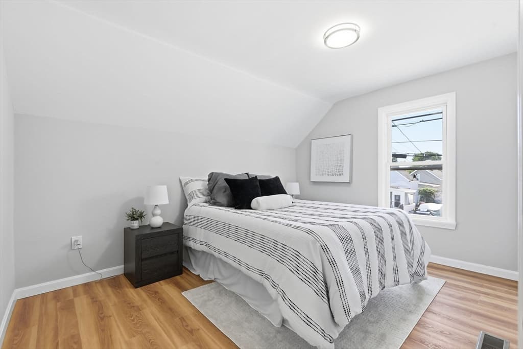 37 Campaw St, Lowell MA 01850 photo 33