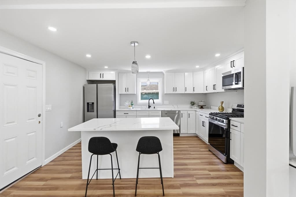 37 Campaw St, Lowell MA 01850 photo 19