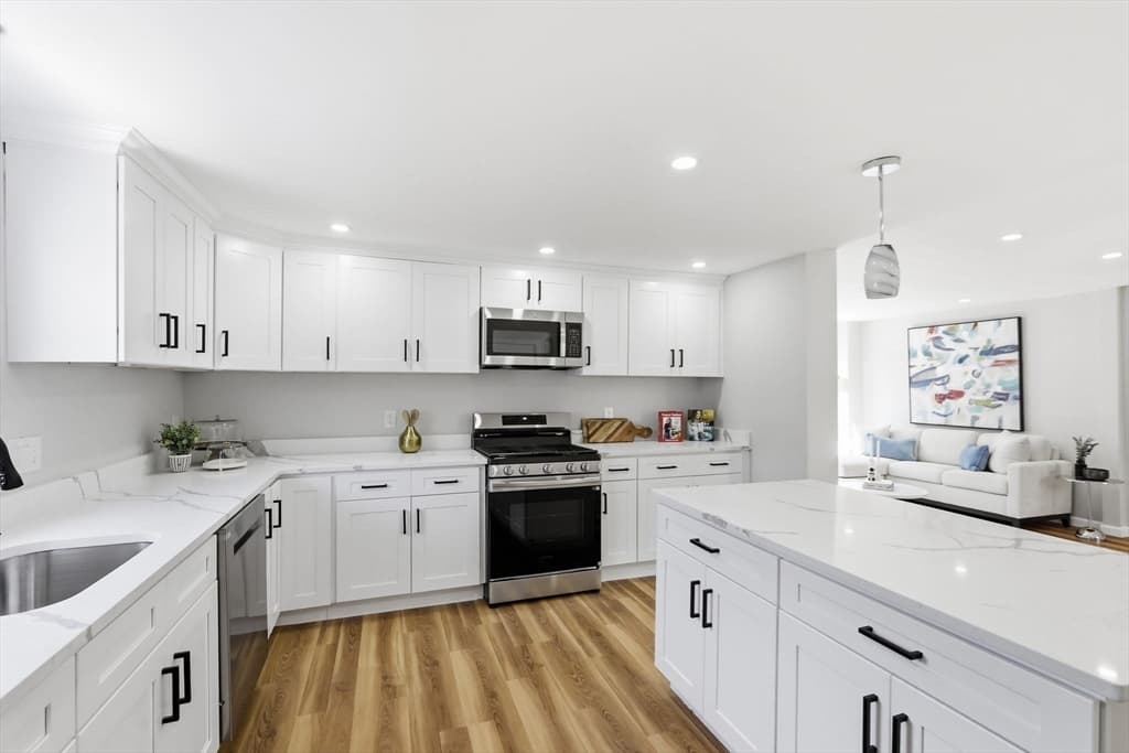 37 Campaw St, Lowell MA 01850 photo 25